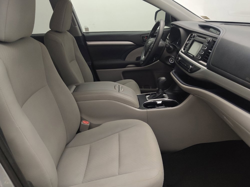 Used 2019 Toyota Highlander LE AWD/4WD image 21