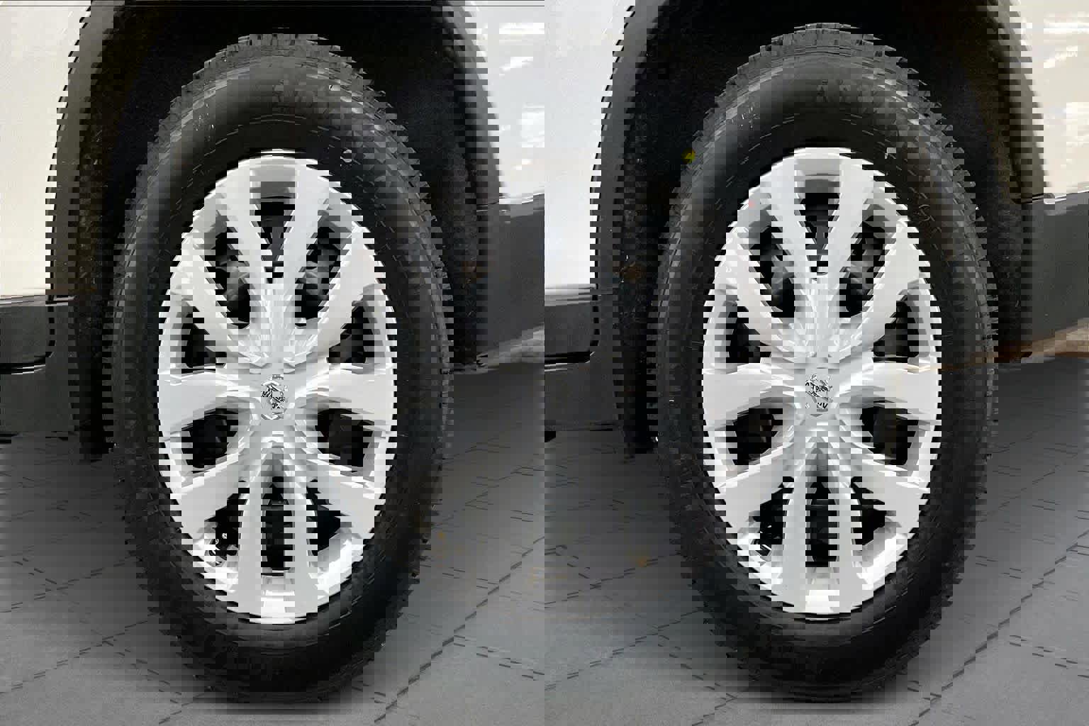 Used 2019 Nissan Rogue S image 31