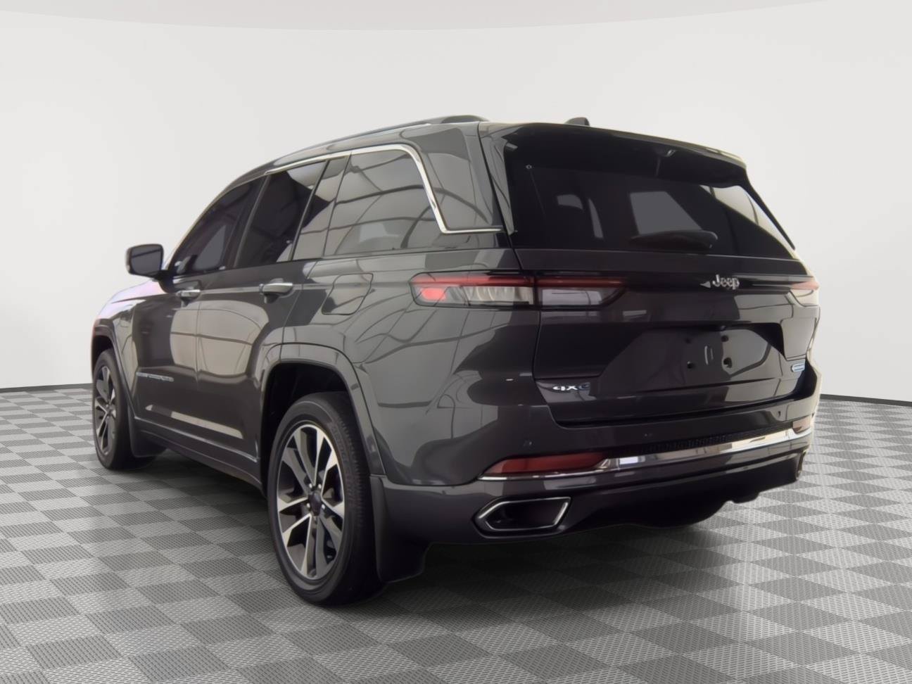 Used 2022 Jeep Grand Cherokee Overland w/ Advanced Protech Group III AWD/4WD image 16