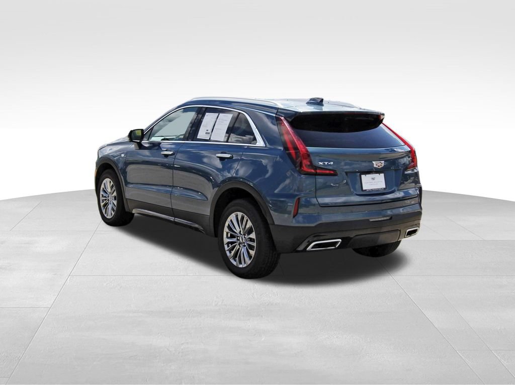 Used 2025 Cadillac XT4 Premium Luxury FWD image 3
