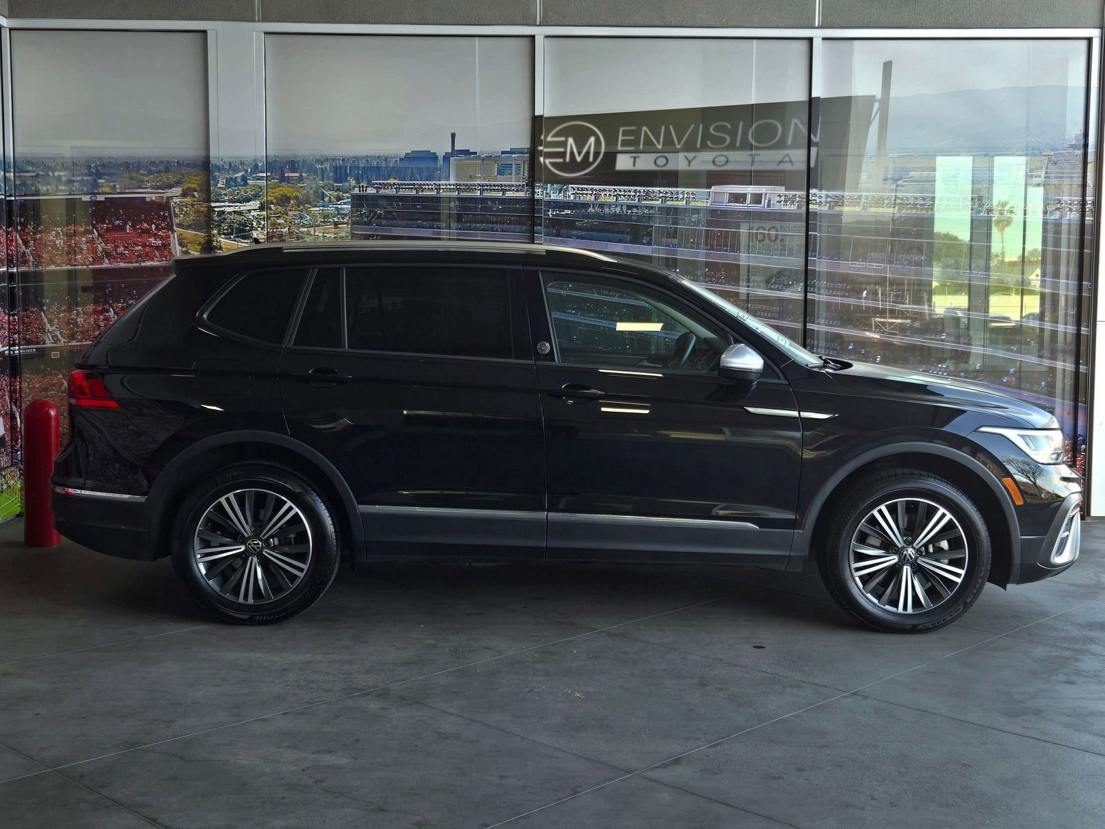 Used 2024 Volkswagen Tiguan Wolfsburg Edition image 4