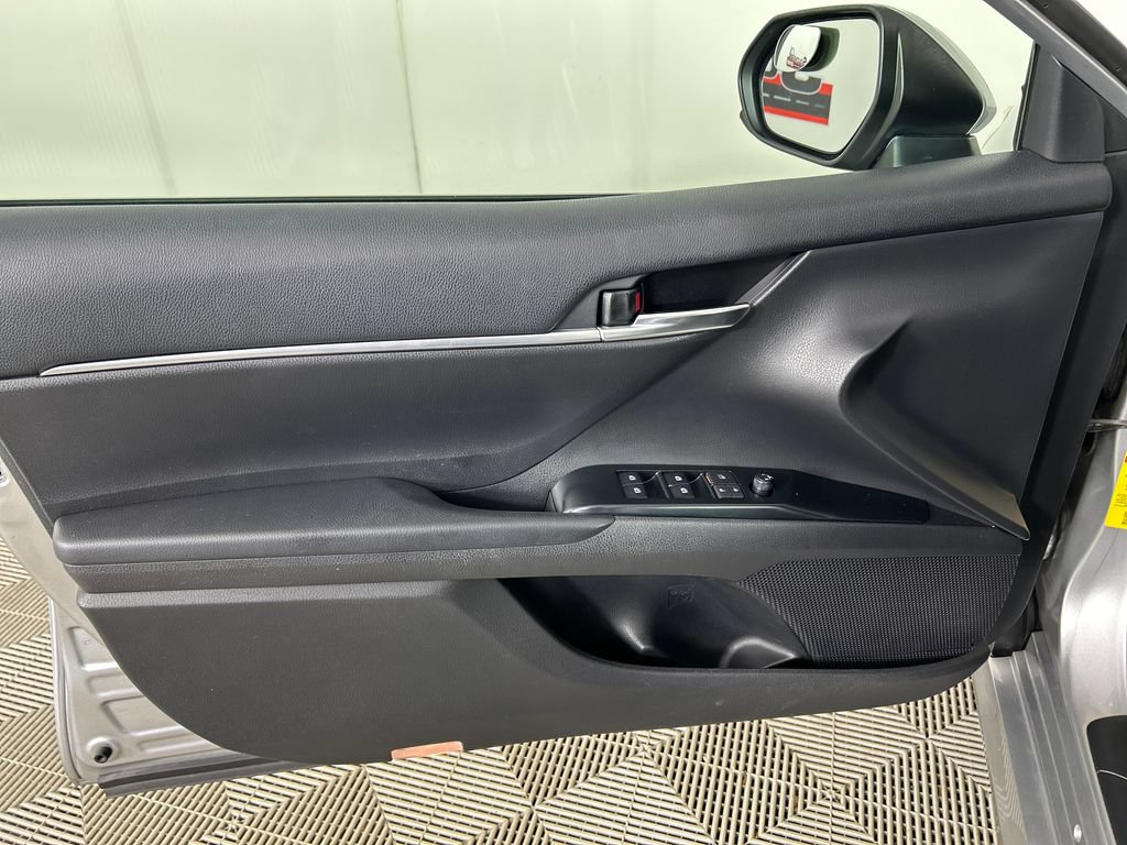 Used 2019 Toyota Camry LE FWD image 11
