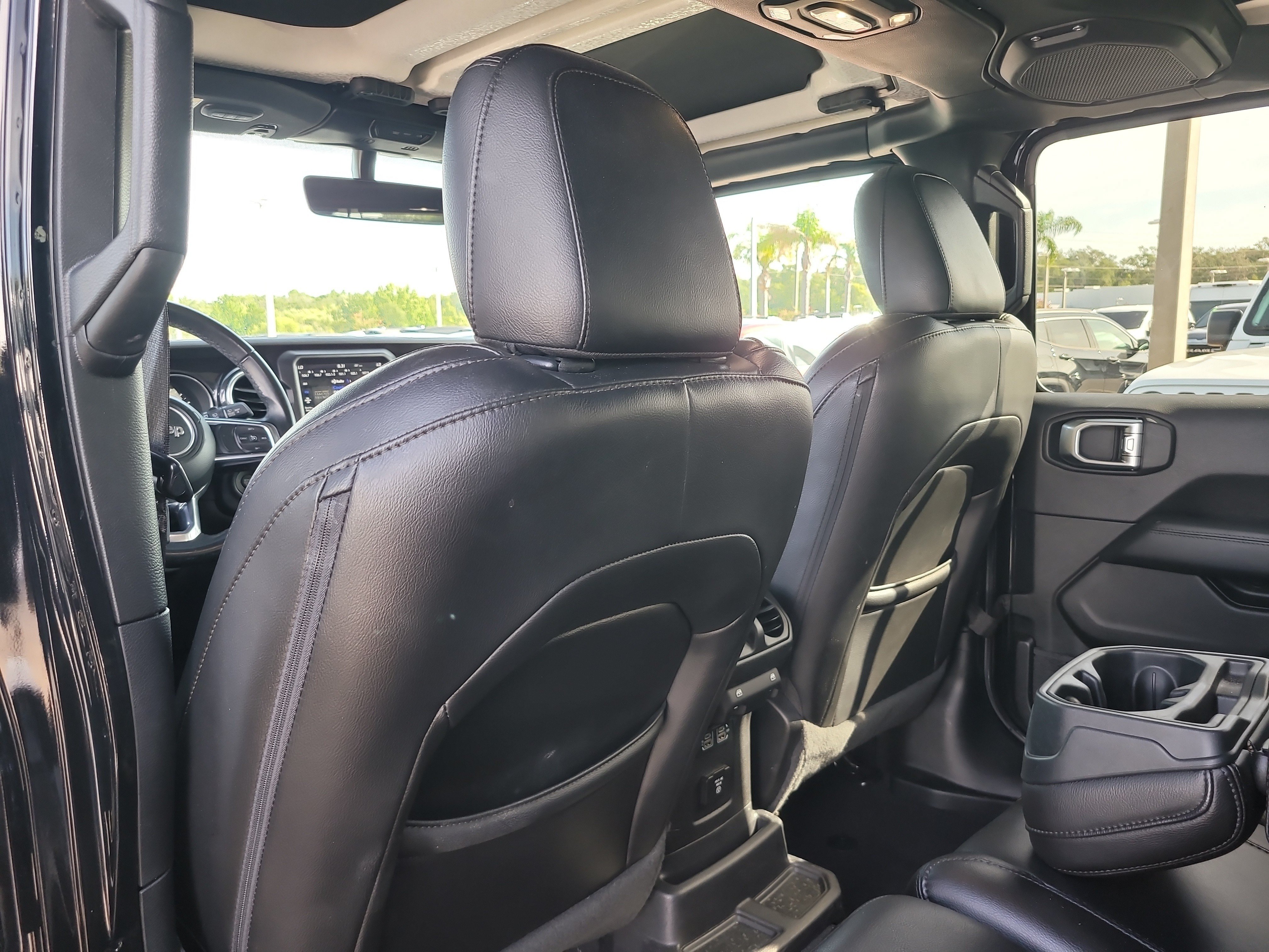 Used 2020 Jeep Wrangler Unlimited Sahara AWD/4WD image 12