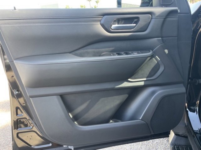 New 2025 Nissan Armada SV image 12