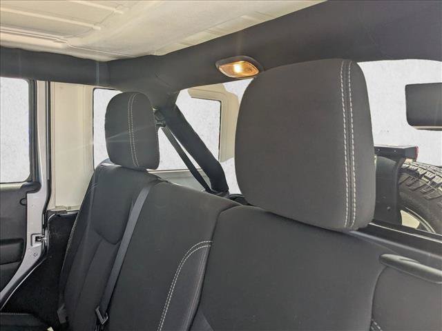 Used 2014 Jeep Wrangler Unlimited Sahara w/ Connectivity Group AWD/4WD image 15
