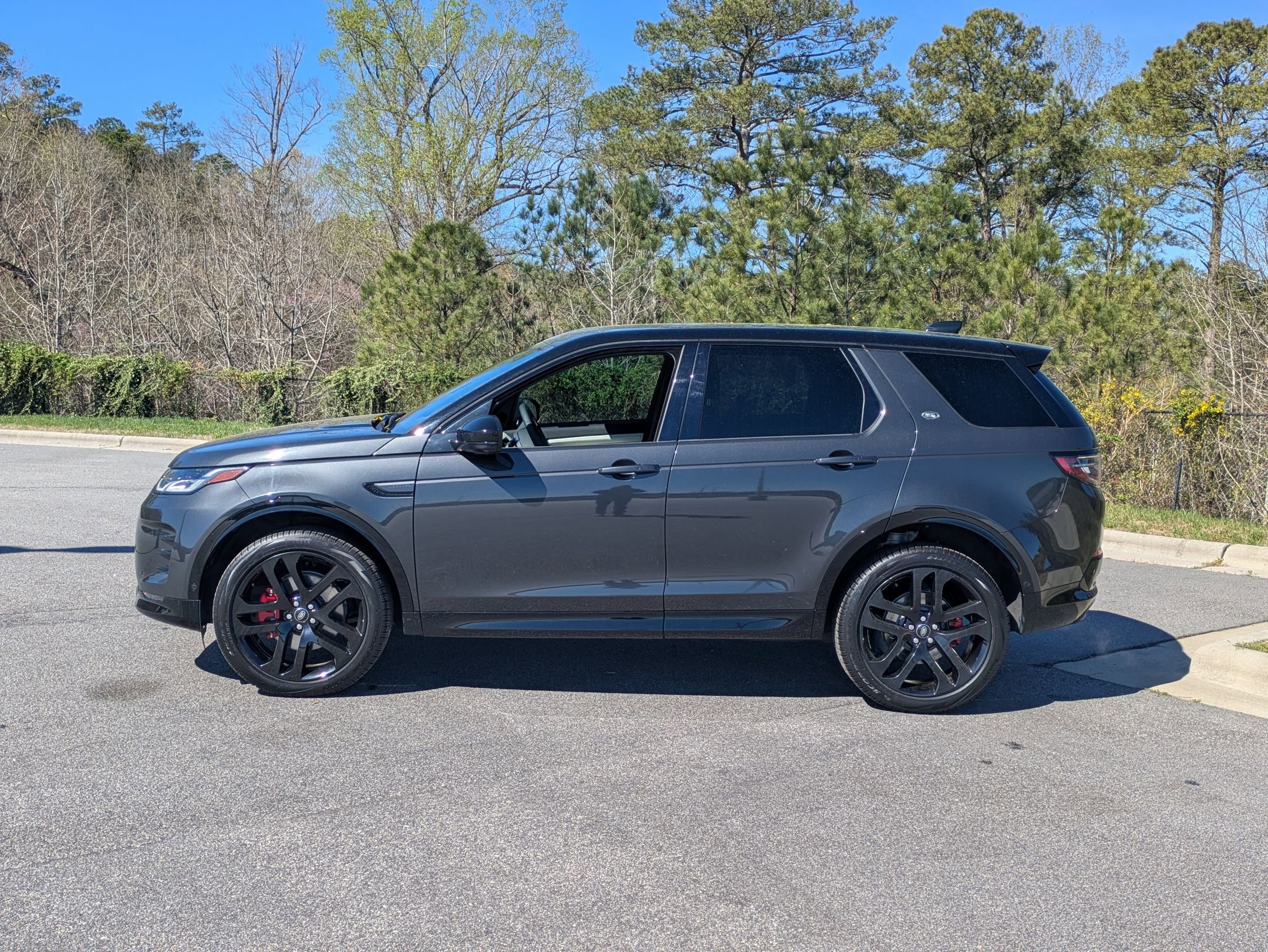 Certified 2025 Land Rover Discovery Sport Dynamic SE image 8
