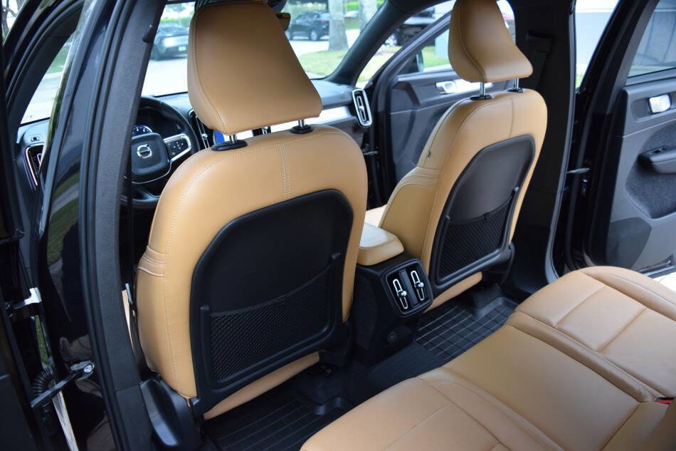 Used 2020 Volvo XC40 T5 Momentum w/ Protection Package Premier image 46