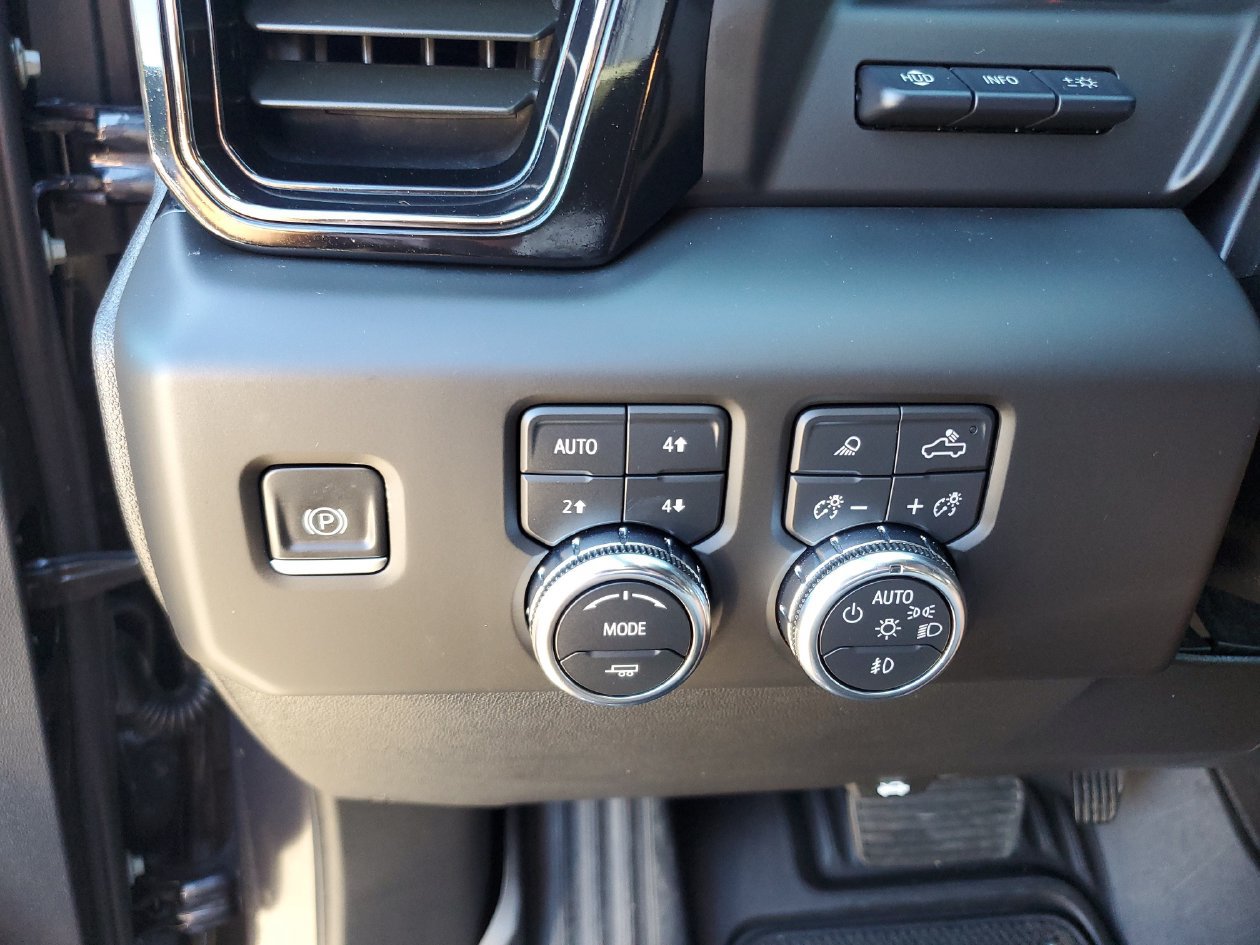 Used 2023 GMC Sierra 1500 AT4 w/ AT4 Premium Package AWD/4WD image 30