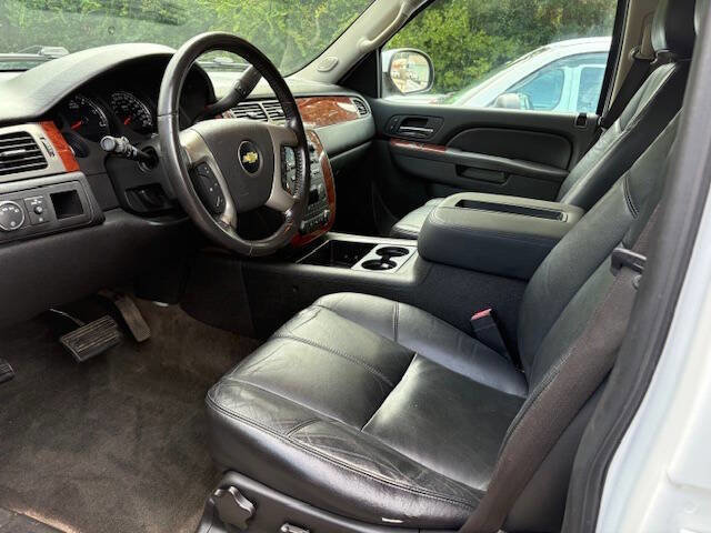 Used 2012 Chevrolet Suburban LT image 9