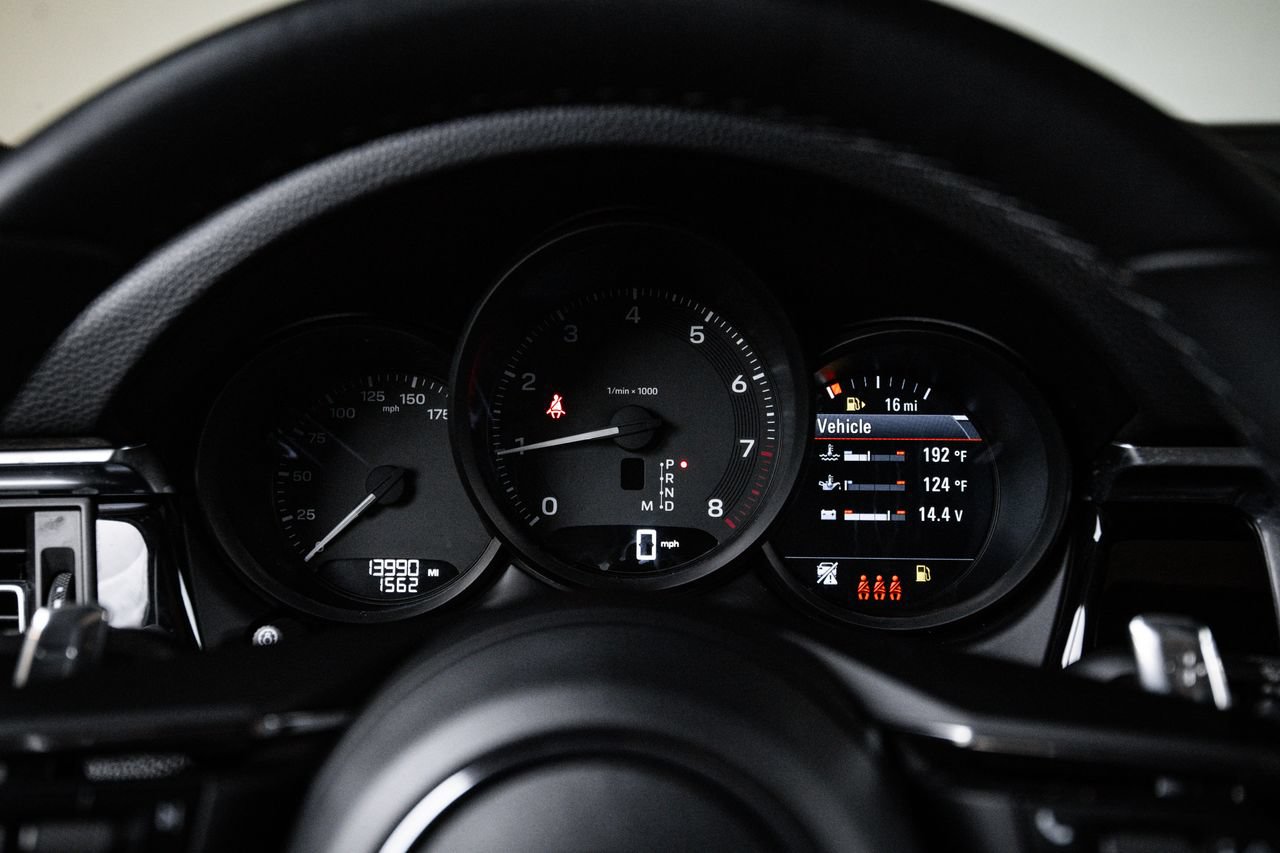 Certified 2023 Porsche Macan AWD/4WD image 15