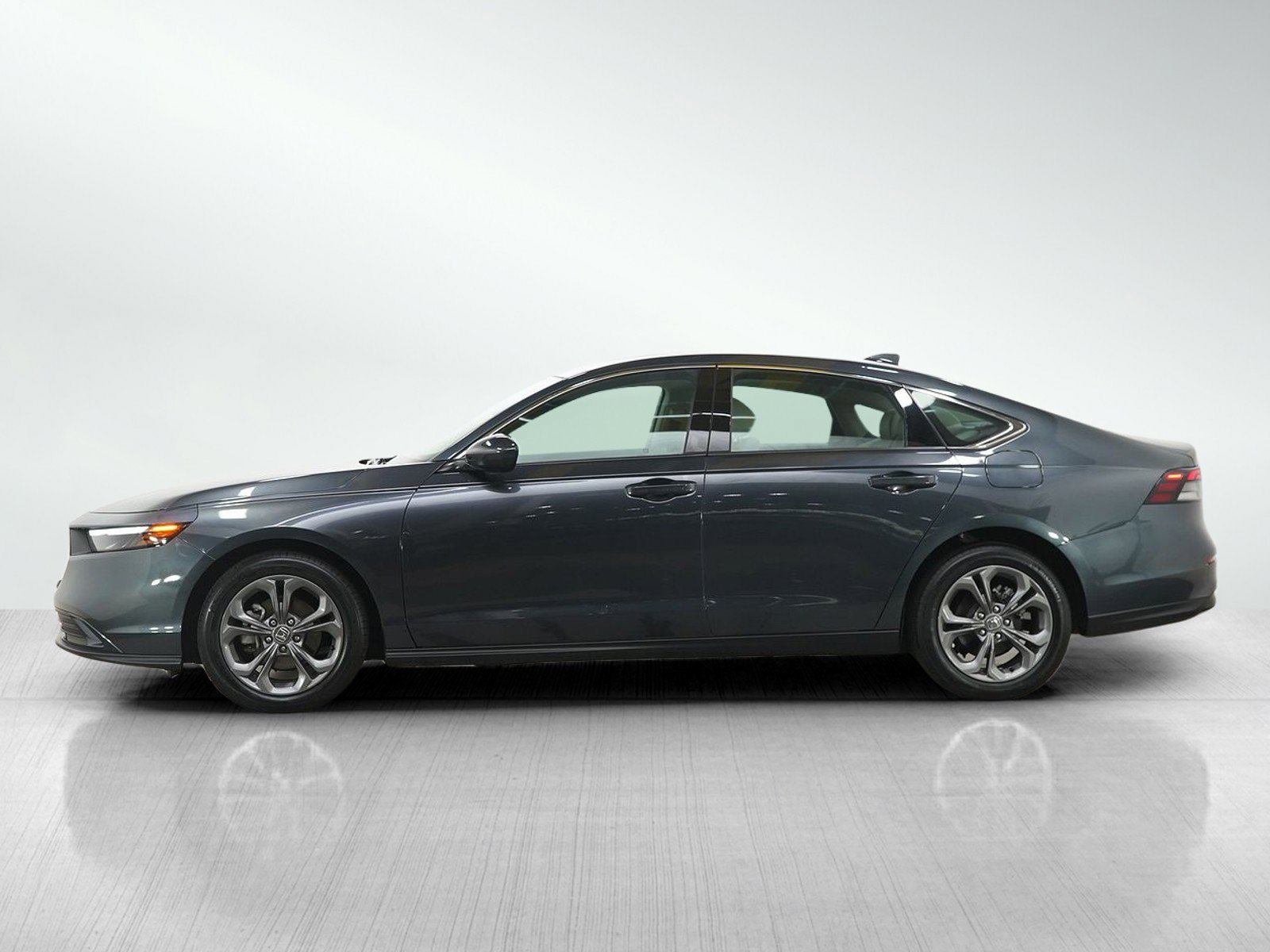 Used 2024 Honda Accord EX image 2