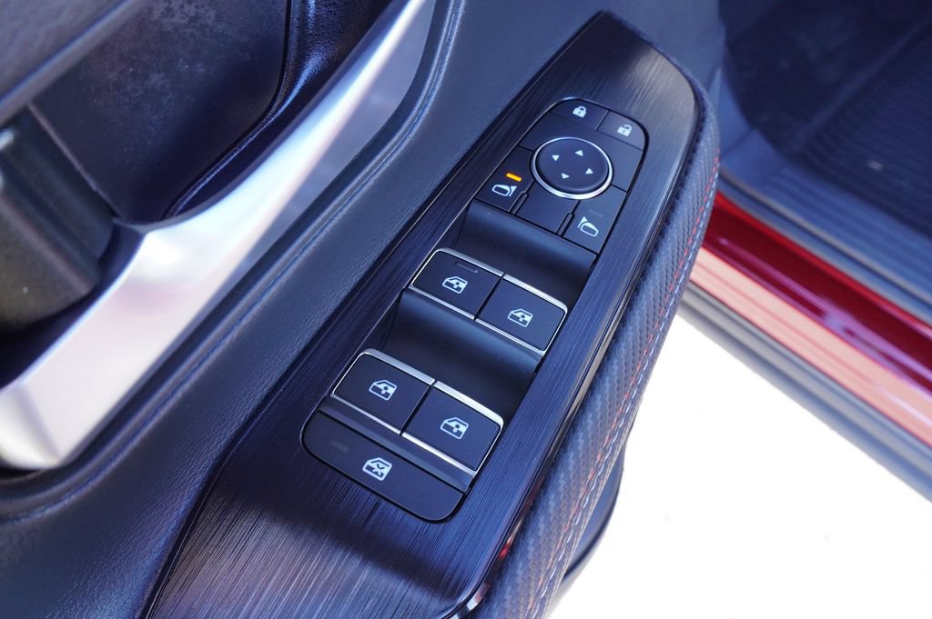 Used 2025 Nissan Kicks SR FWD image 15