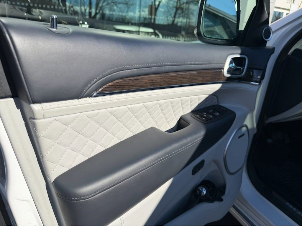 Used 2019 Jeep Grand Cherokee Summit image 7