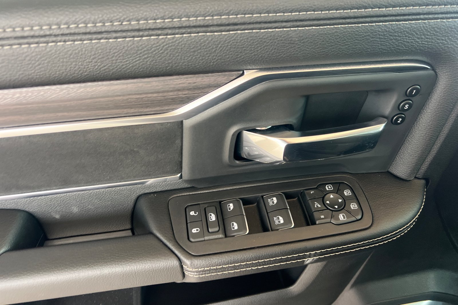 New 2027 RAM 2500 Laramie AWD/4WD image 12