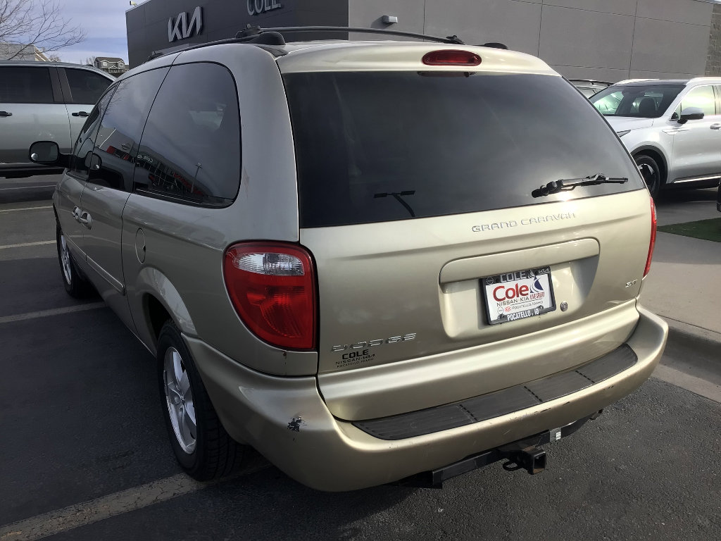 Used 2005 Dodge Grand Caravan SXT w/ Leather Interior Group image 3