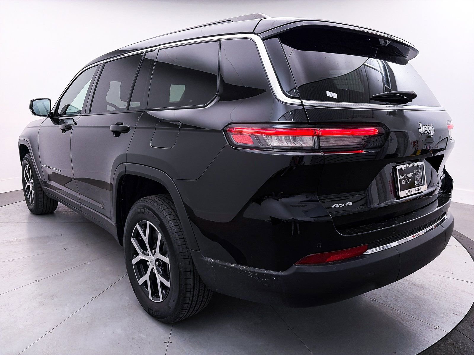 Used 2024 Jeep Grand Cherokee L Limited w/ Luxury Tech Group II image 13