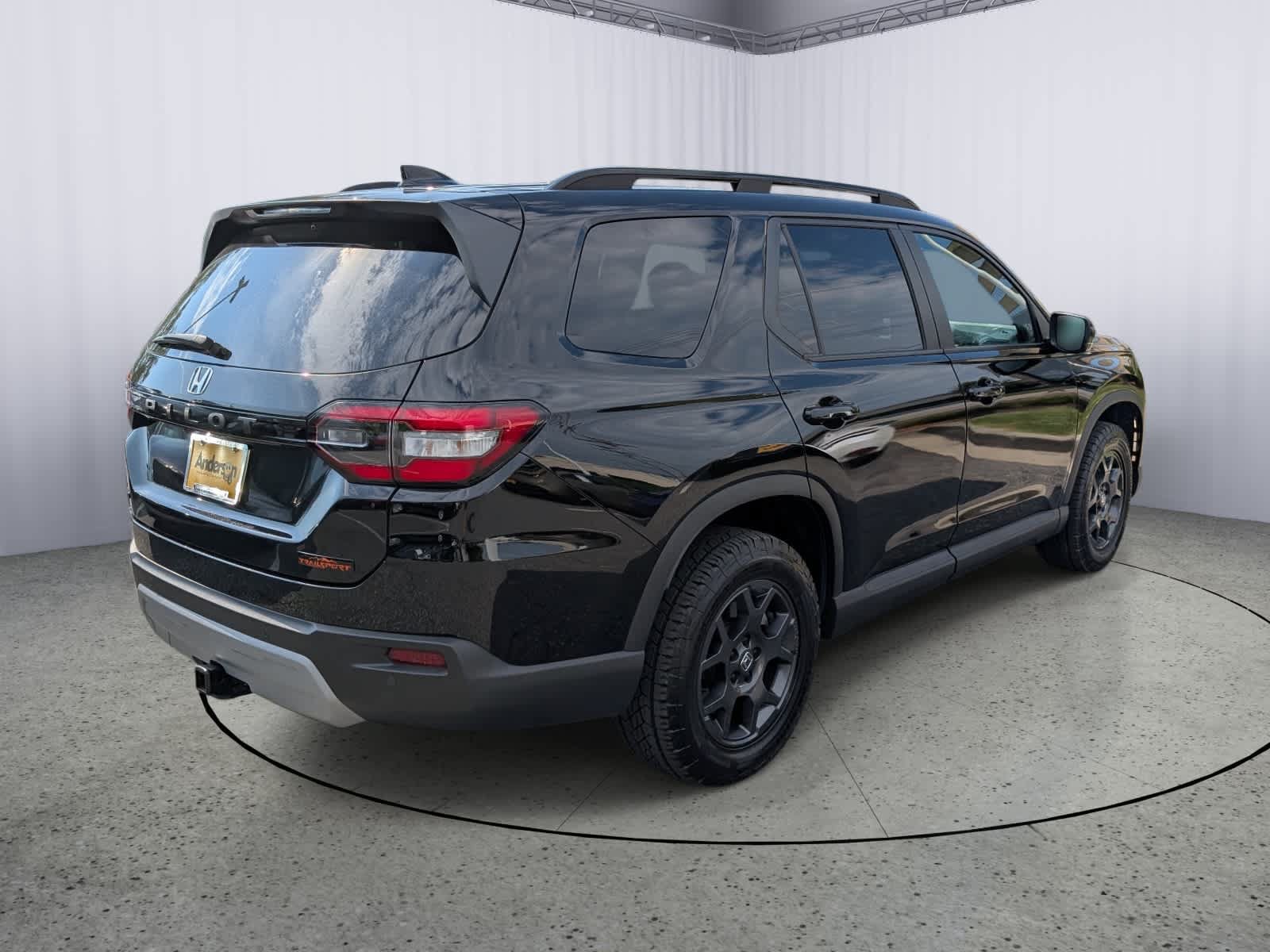 Certified 2025 Honda Pilot TrailSport image 3
