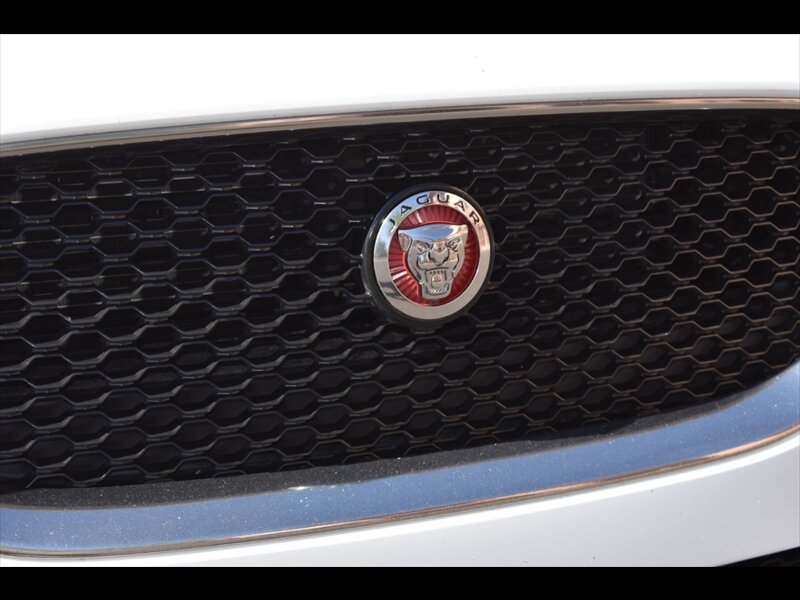 Used 2019 Jaguar XE Premium RWD image 46