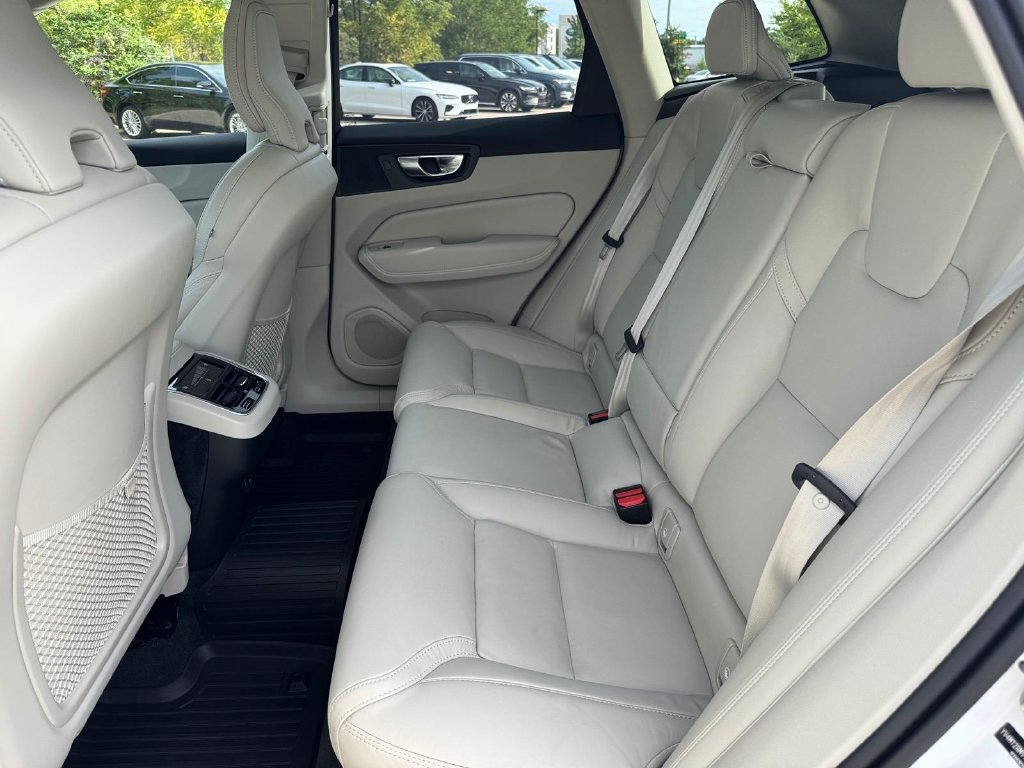 Certified 2026 Volvo XC60 B5 Ultra AWD/4WD image 9