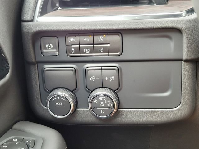 New 2025 Chevrolet Suburban Premier image 11