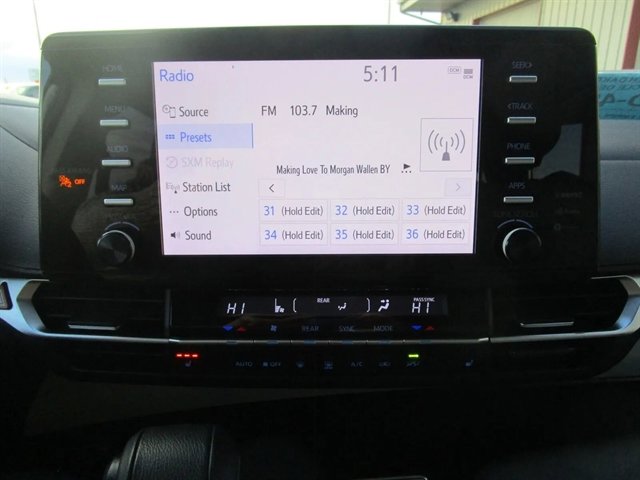Used 2023 Toyota Sienna XLE AWD/4WD image 28
