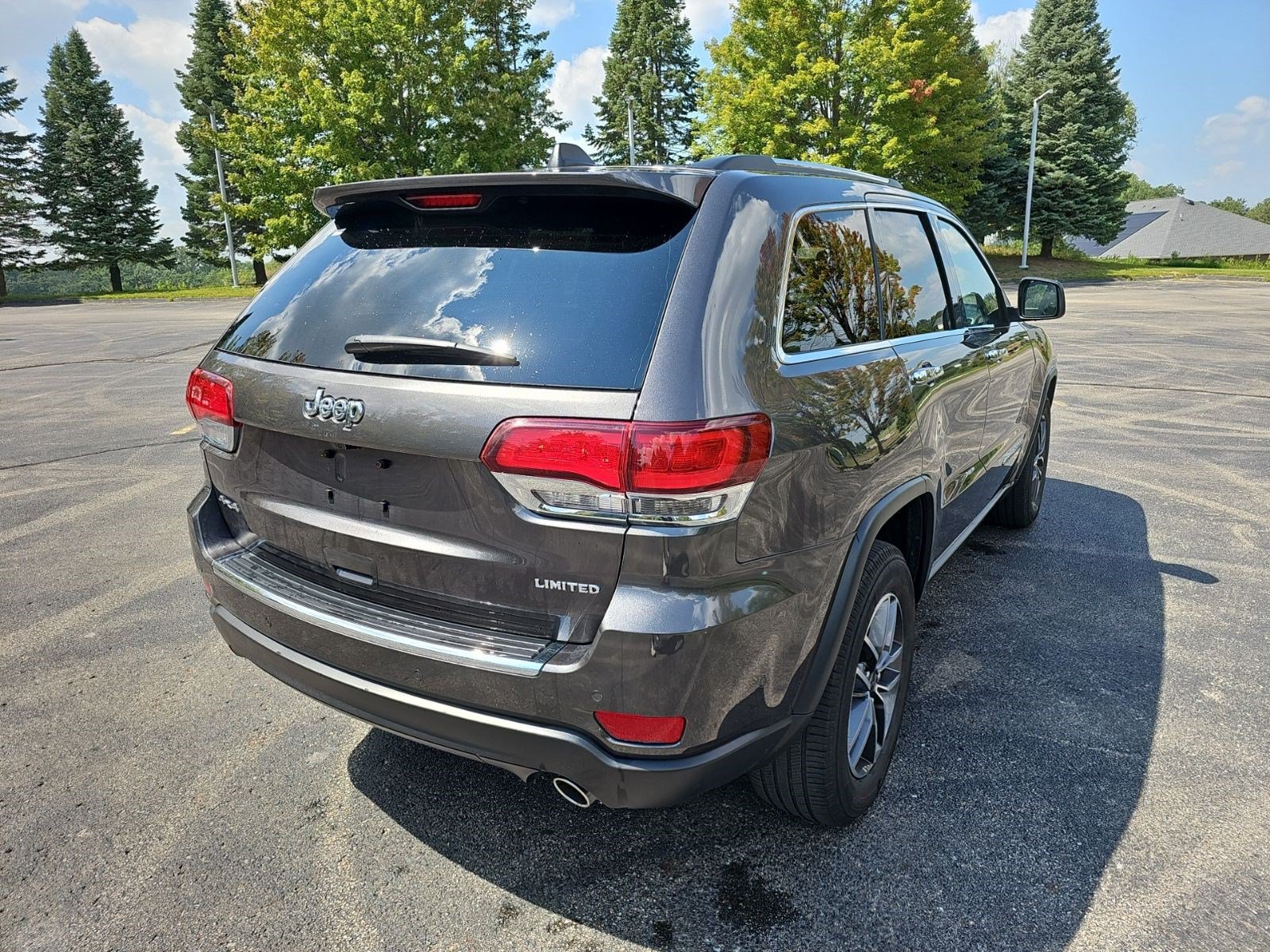 Used 2020 Jeep Grand Cherokee Limited AWD/4WD image 6