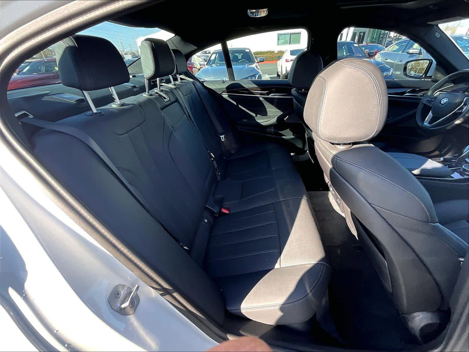 Used 2023 BMW 540i w/ Premium Package image 31