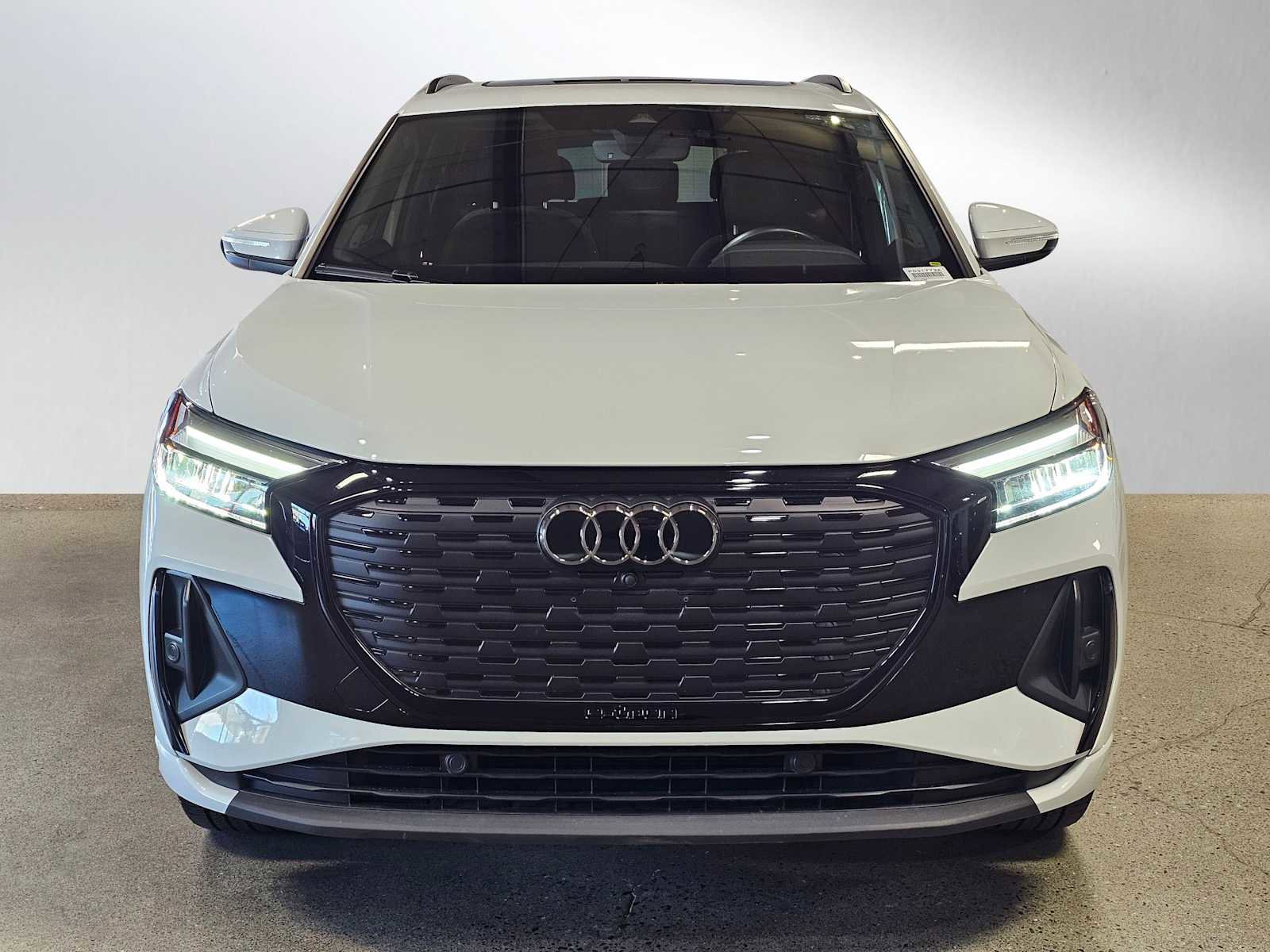 Used 2024 Audi Q4 e-tron Premium Plus image 2