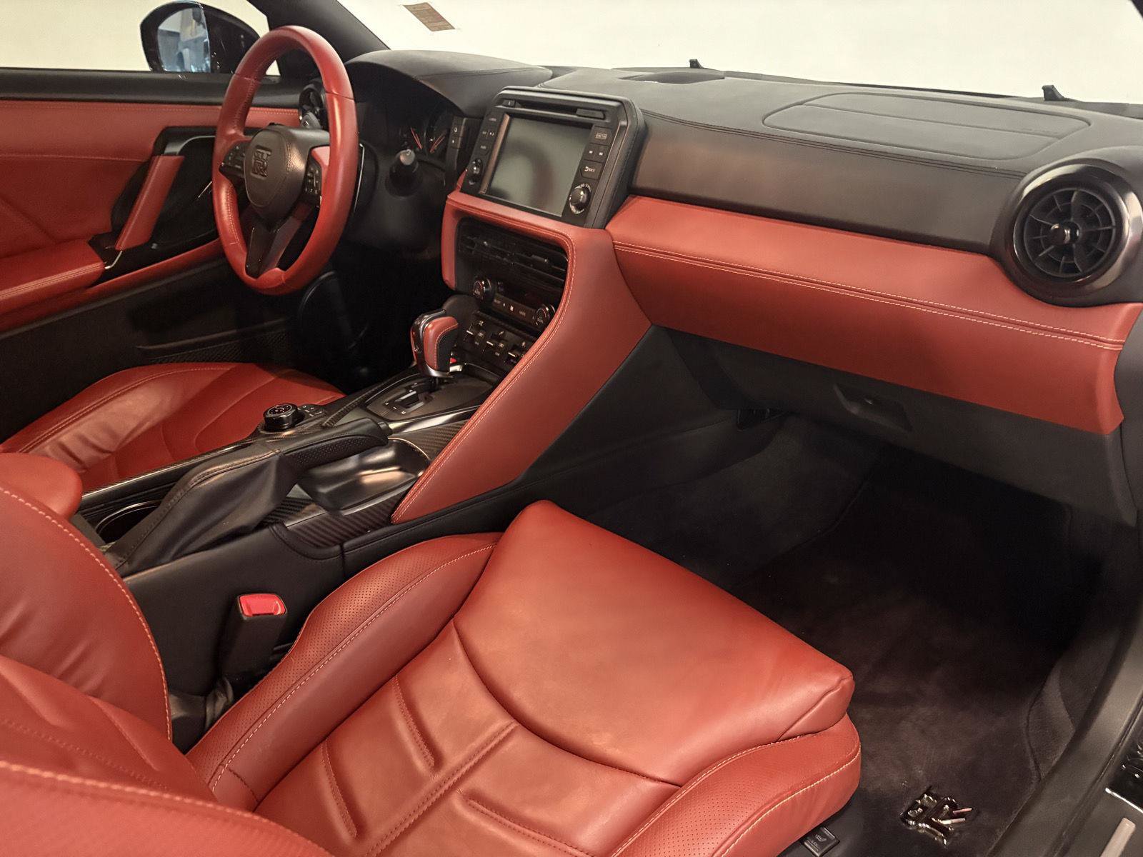 Used 2024 Nissan GT-R Premium w/ Premium Interior Package AWD/4WD image 39