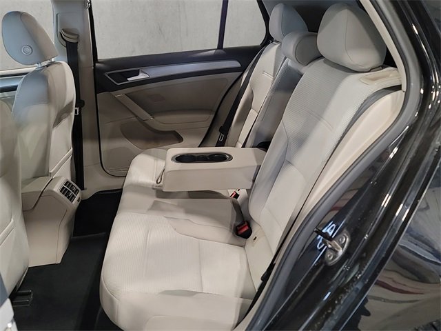 Used 2016 Volkswagen Golf S image 18