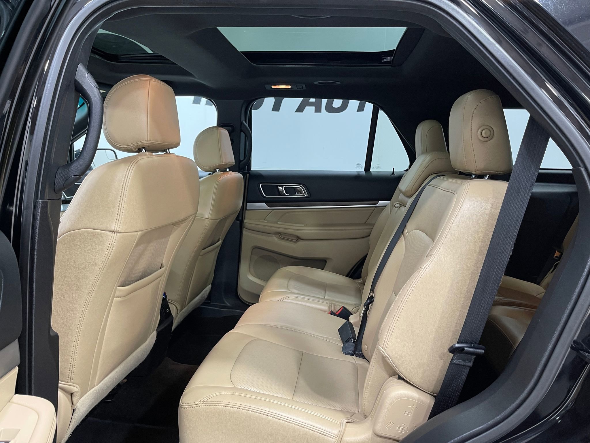 Used 2017 Ford Explorer Limited image 30