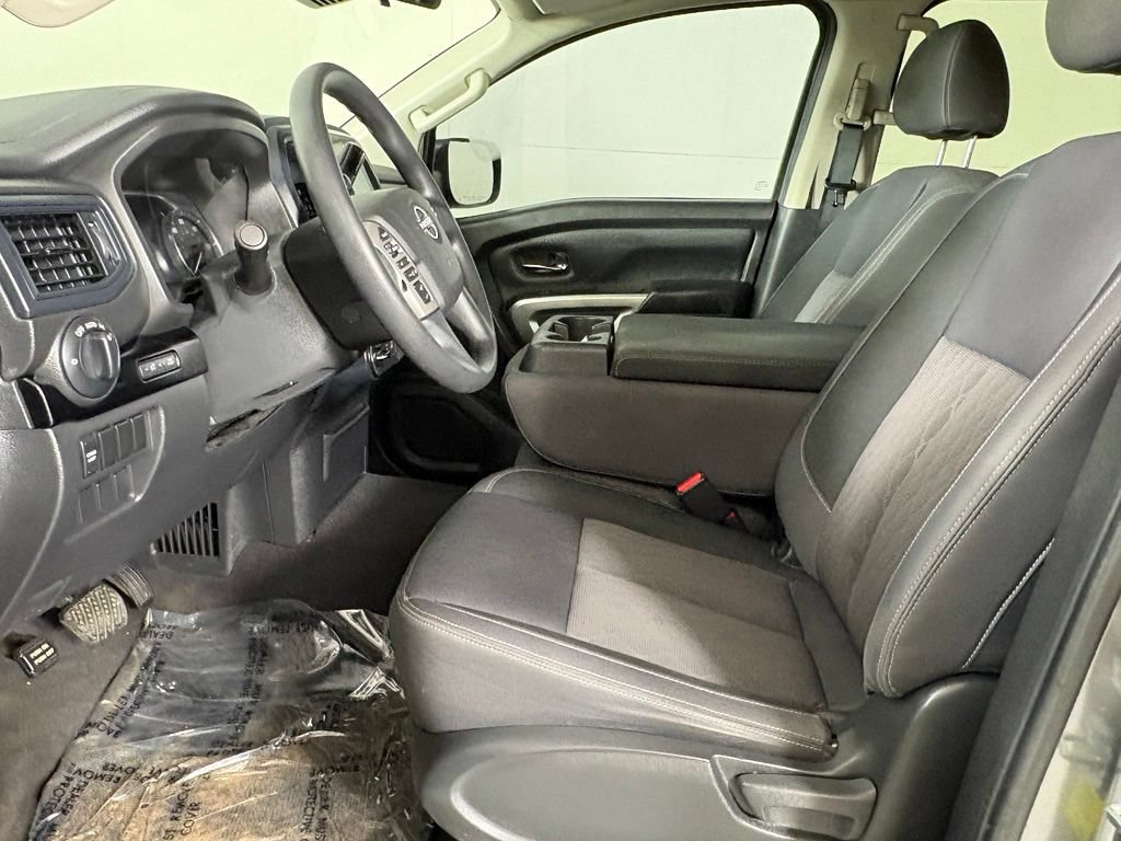 Used 2024 Nissan Titan SV AWD/4WD image 25