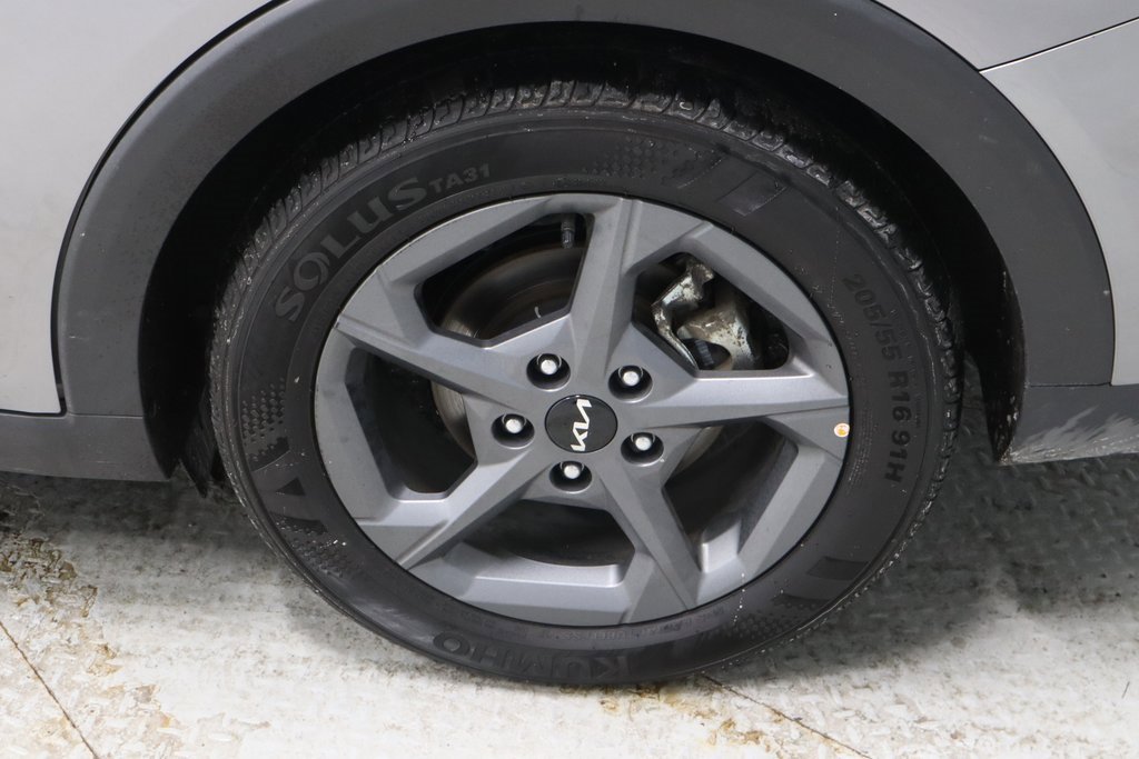 Used 2025 Kia K4 LXS image 18