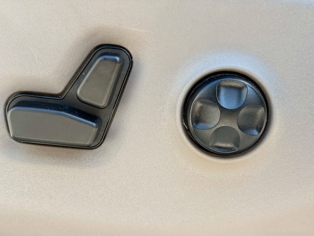 Used 2018 Chrysler Pacifica Touring Plus FWD image 18