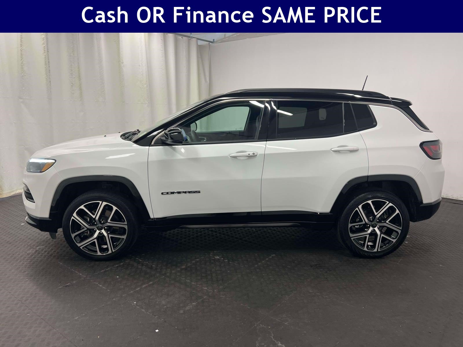 Certified 2025 Jeep Compass Limited w/ Elite Group AWD/4WD image 9