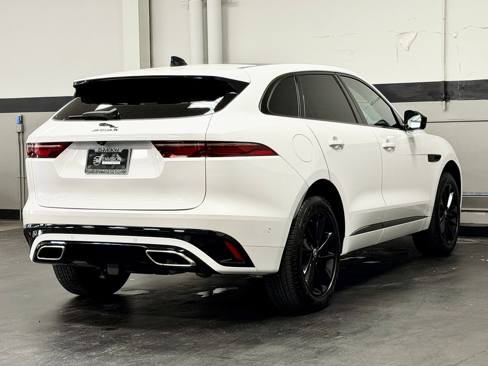 Used 2024 Jaguar F-PACE R-Dynamic S image 12