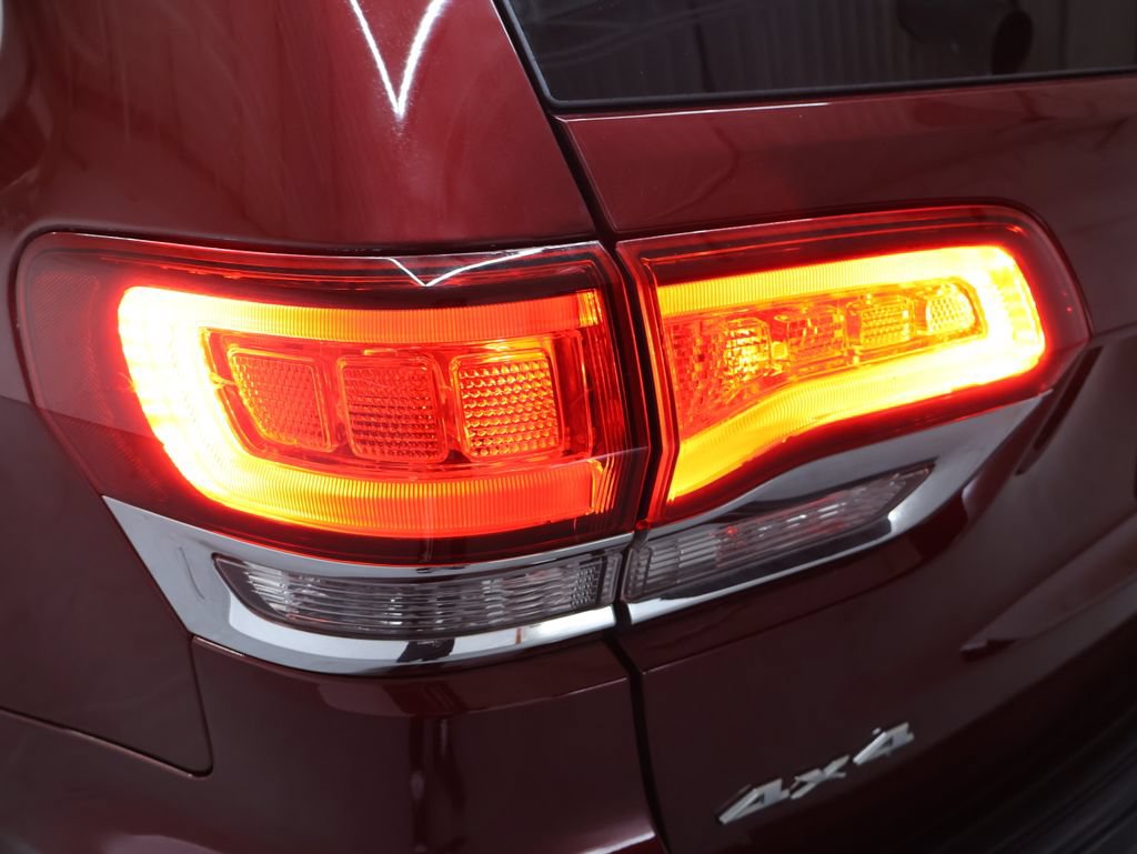 Used 2021 Jeep Grand Cherokee Laredo w/ Security & Convenience Group AWD/4WD image 29