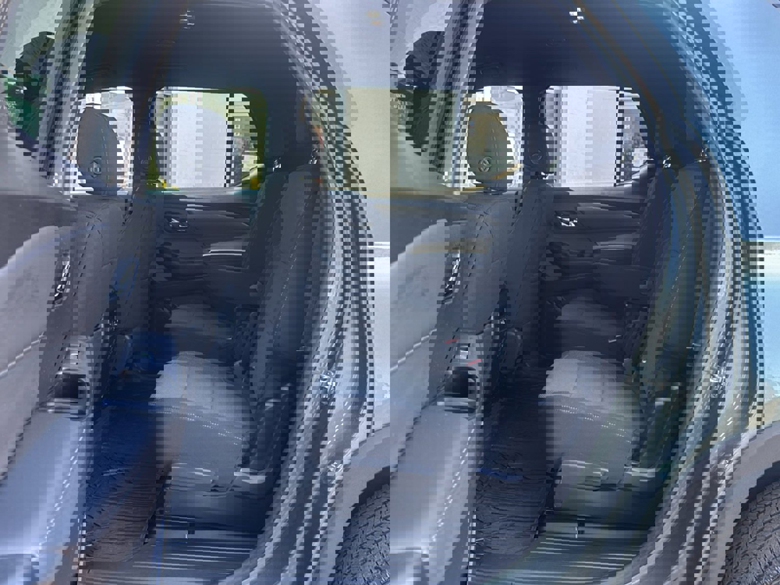 Used 2023 Chevrolet Traverse LT w/ Rear Camera Mirror Package image 18