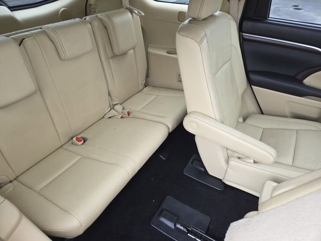 Used 2014 Toyota Highlander Limited w/ Driver Technology Package image 29
