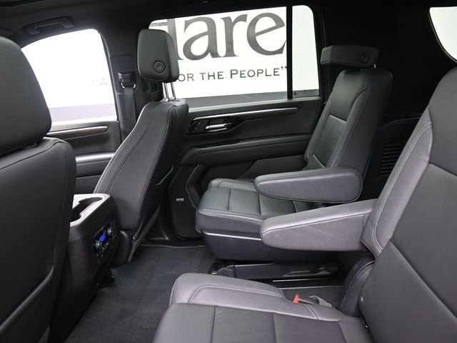 Used 2025 Chevrolet Suburban LT w/ Comfort Package AWD/4WD image 23