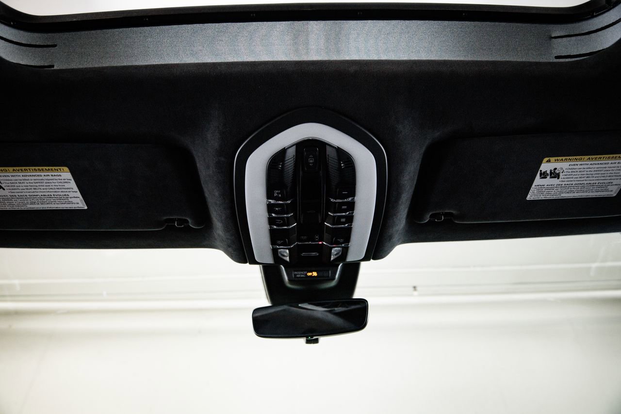 Certified 2021 Porsche Macan Turbo AWD/4WD image 20