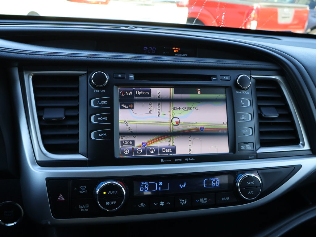 Used 2017 Toyota Highlander SE AWD/4WD image 20