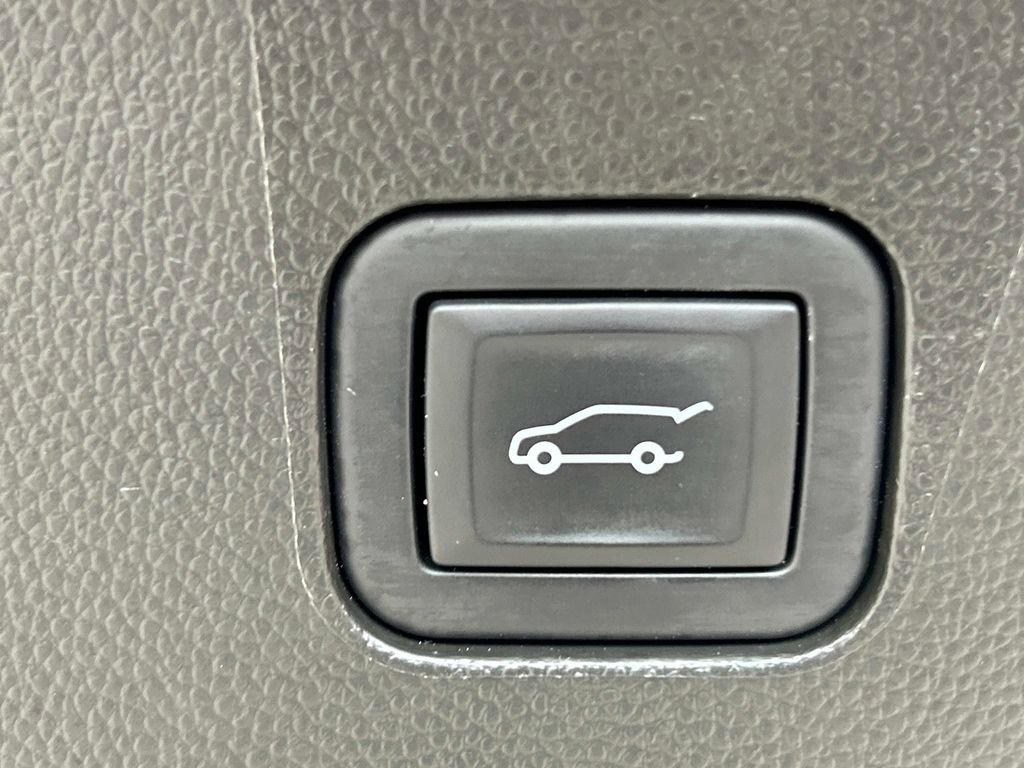 Used 2024 Buick Enclave Premium image 15