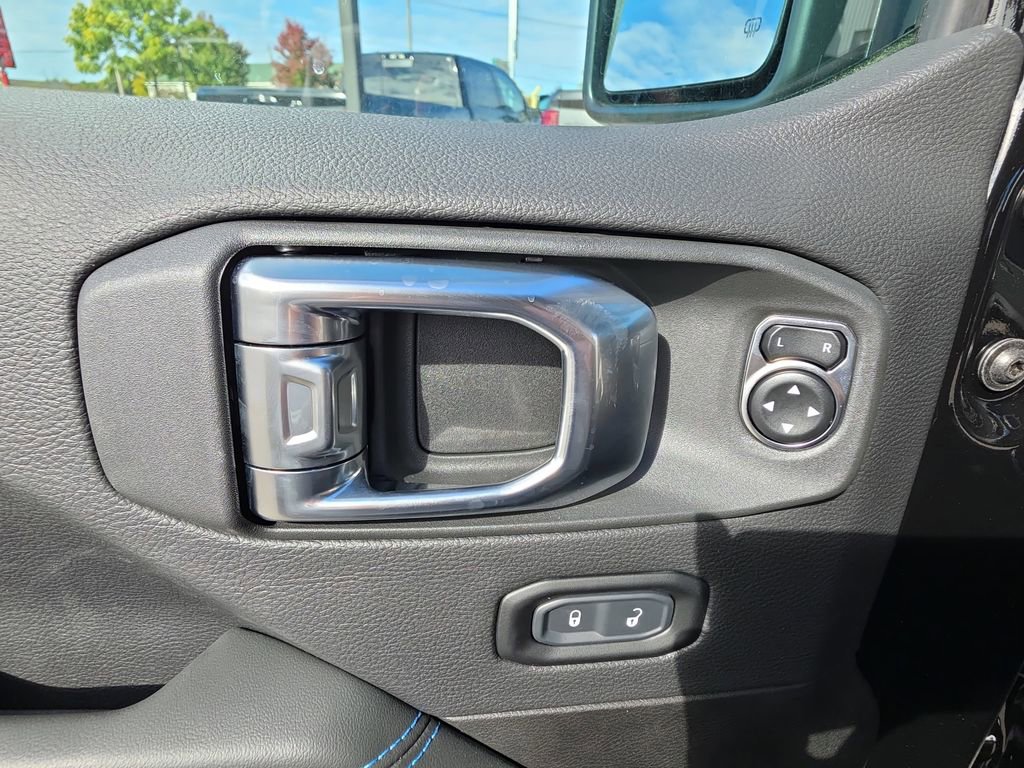 New 2025 Jeep Wrangler Unlimited Rubicon 4xe w/ Technology Group image 27