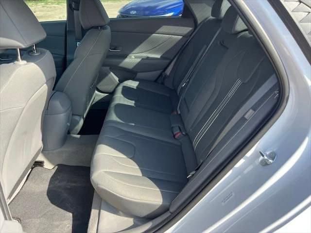 Used 2025 Hyundai Elantra Sport image 11