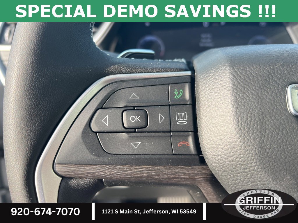 New 2025 Jeep Grand Cherokee Limited w/ Luxury Tech Group II image 19