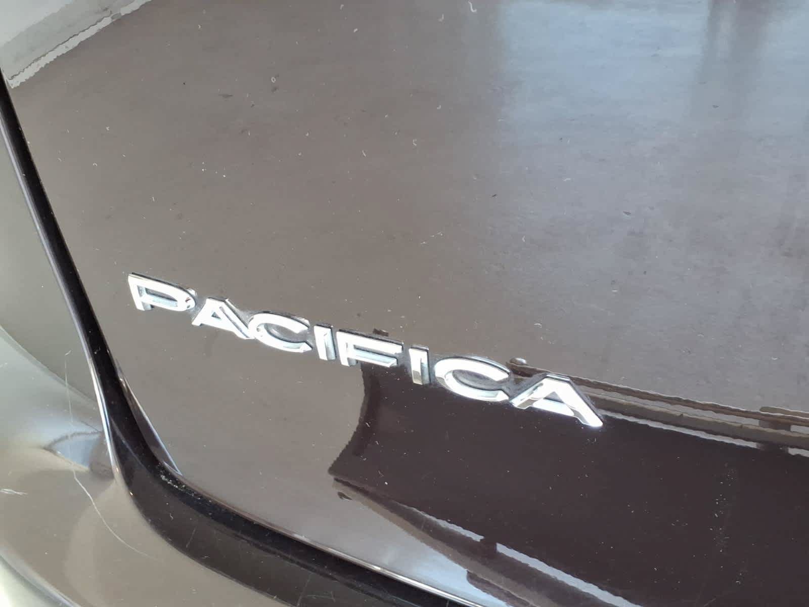 Used 2018 Chrysler Pacifica Limited w/ Advanced Safetytec Group FWD image 17