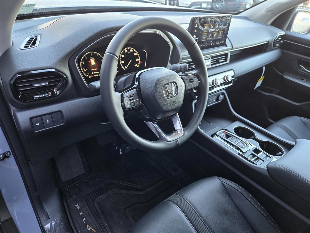 New 2025 Honda Pilot Touring image 18