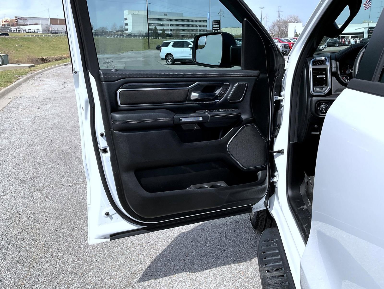 Used 2024 RAM 1500 Laramie image 9