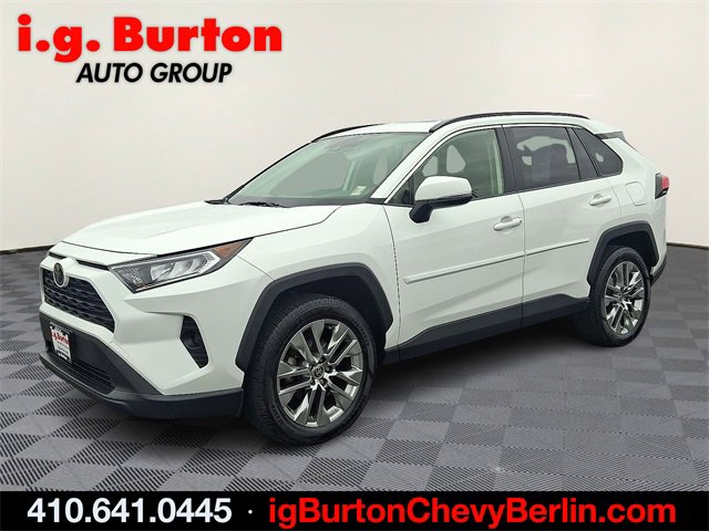 Used 2020 Toyota RAV4 XLE Premium image 3